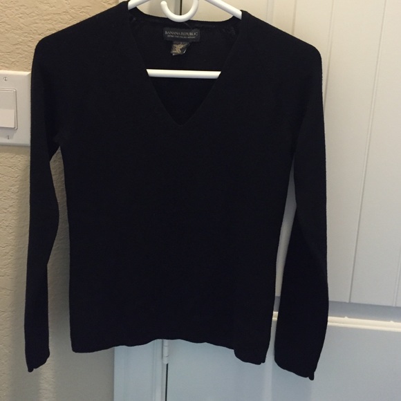 Banana Republic Classic V-neck Sweater