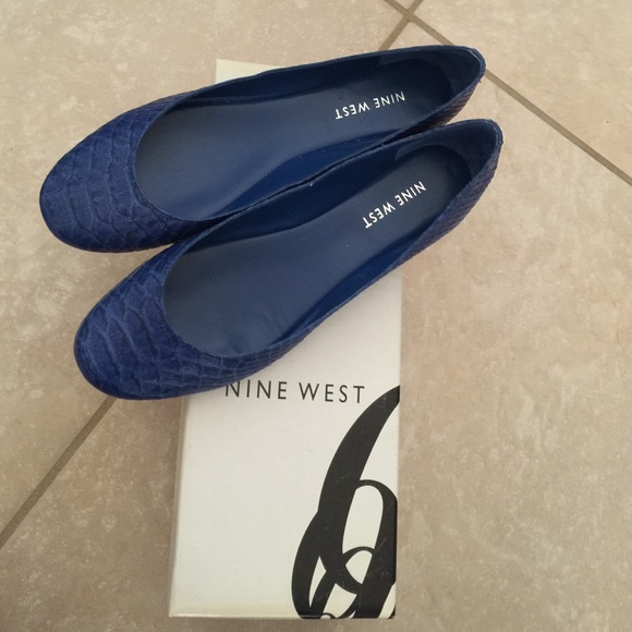 Nine West blue snakeskin flats