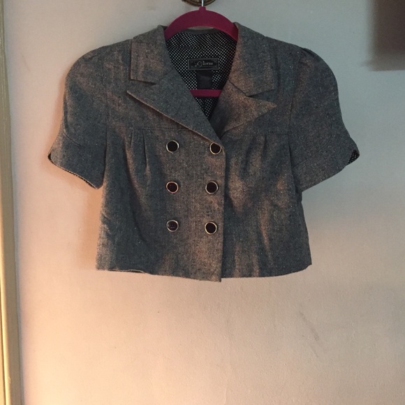 Cropped blazer! Perfect for a night out!