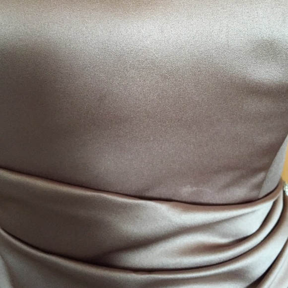 Gown - Picture 2 of 4