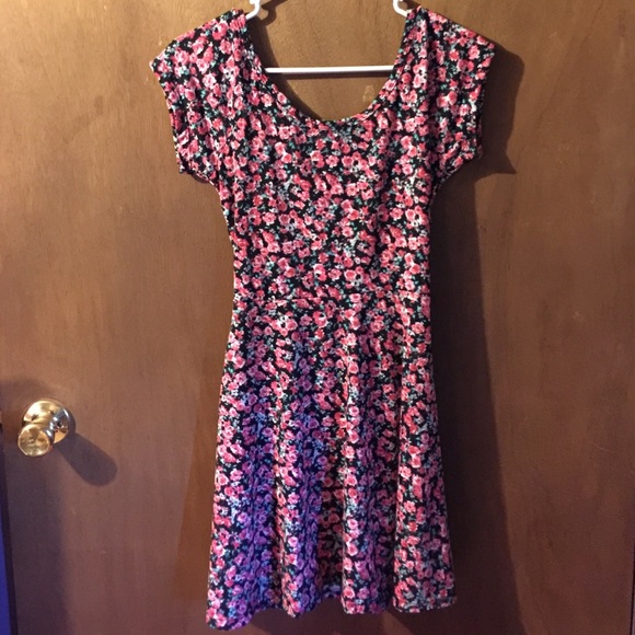 floral pattern dress with cut out back