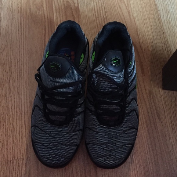 mens 9.5 Nike air shoes brand new never been worn
