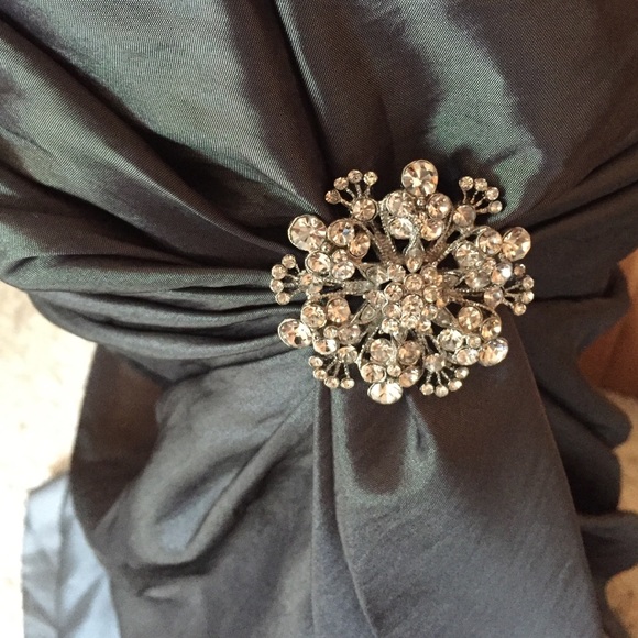 Dress - Picture 3 of 4