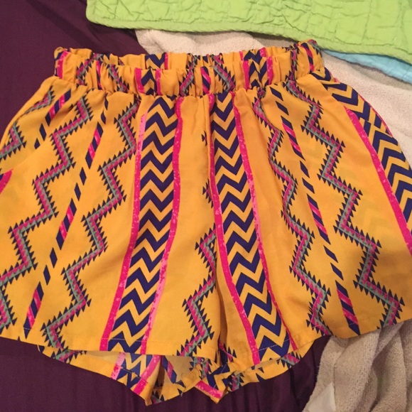 Aztec pattern high waist shorts - Picture 1 of 4
