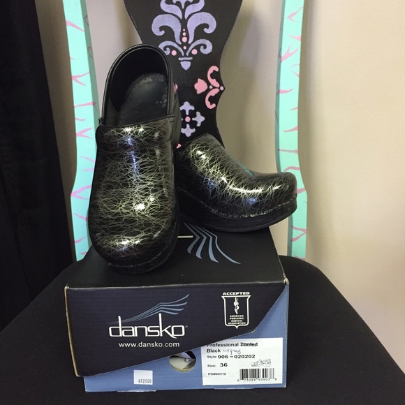 Dansko - size 36 ( 6 - USA)