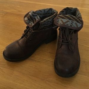 Natural reflection combat / ankle boot