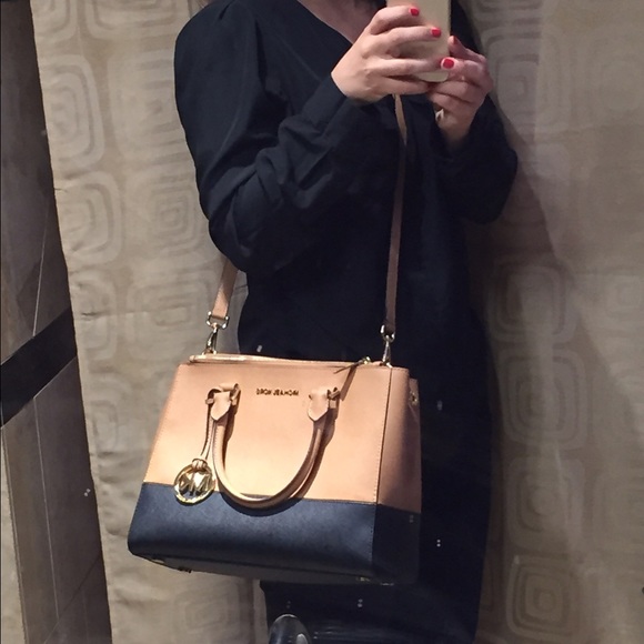 Additional pics of Michael Kors Sutton