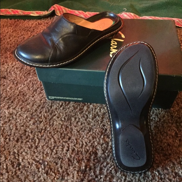 Clarks black clogs