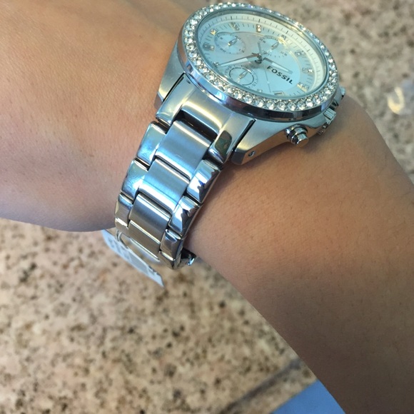 I\'m selling a brand new Fossil watch