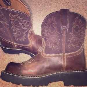 Cowboy boots youth size 6. Ariat brand