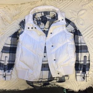 GAP warm white vest with AE flannel ❄️