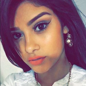 Meet your Posher, Yvette