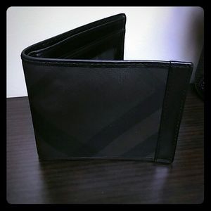 Authentic Mens burberry bill fold wallet