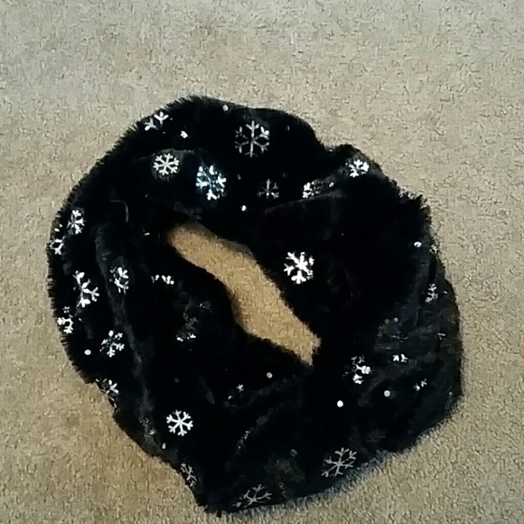 fluffy black snowflack scarf