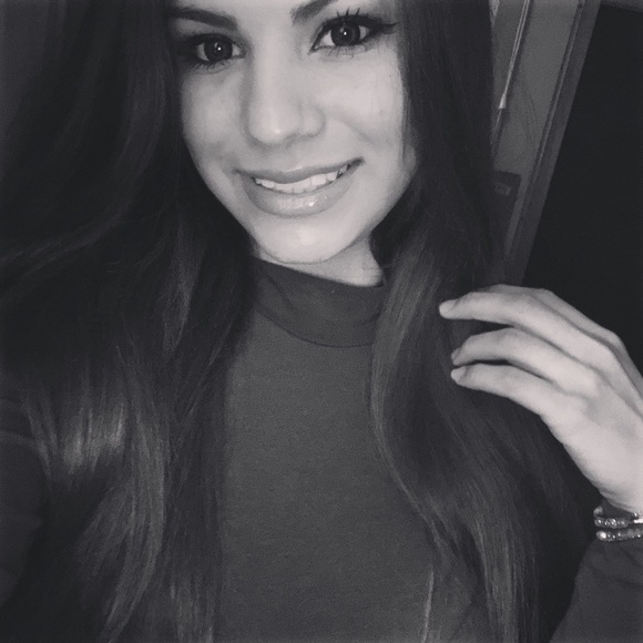 Meet your Posher, Sarah - Picture 1 of 1