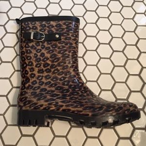 Leopard print galoshes