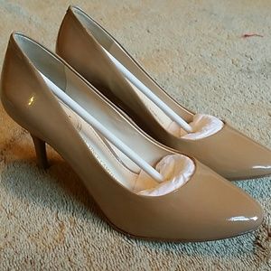 Vince Camuto Signature Pump