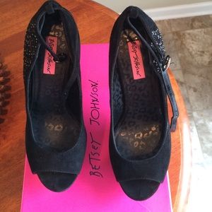 Sexy Betsy Johnson black faux suede platform!