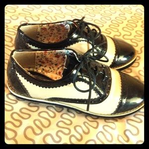 Patent Black & Cream Oxford Wingtip Lace-up Loafer