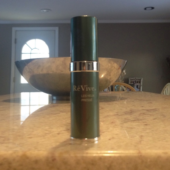 Revive les yeux presse