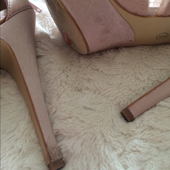 Charlotte Russe Soft Pink Tulle Heels- Size 6 - Picture 4 of 4