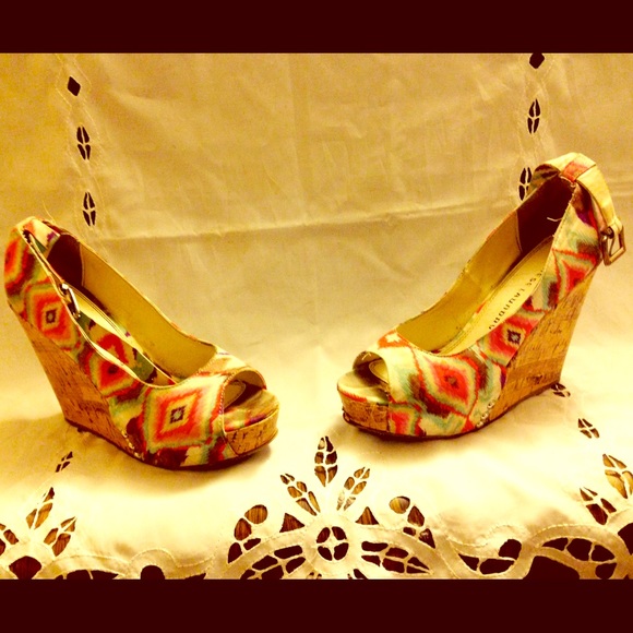 Chinese laundry wedges