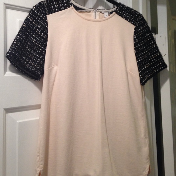 Cream tee with black woven sleeve