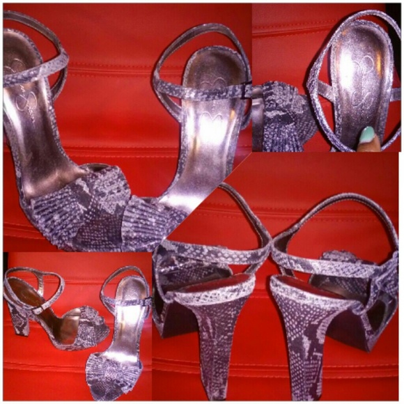 8 1/2 gray Jessica Simpson sandal heels