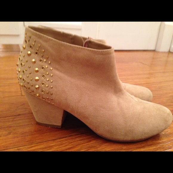 Studded heeled boots - Picture 1 of 3