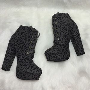 Size 7 platform booties gray leopard print