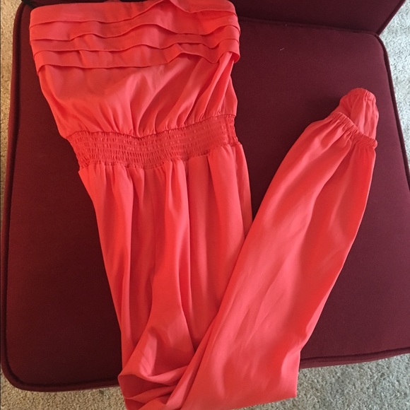 Coral Bebe jumpsuit/romper size small. Brand new