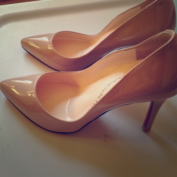 Nude heels 👠