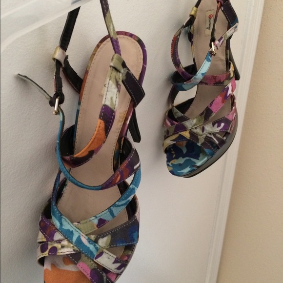 Multi color💕 HEELS so cute w/solid dress MACYS - Picture 2 of 3