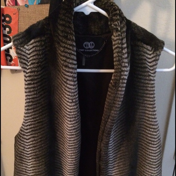 Never worn Tart Collections fuzzy vest