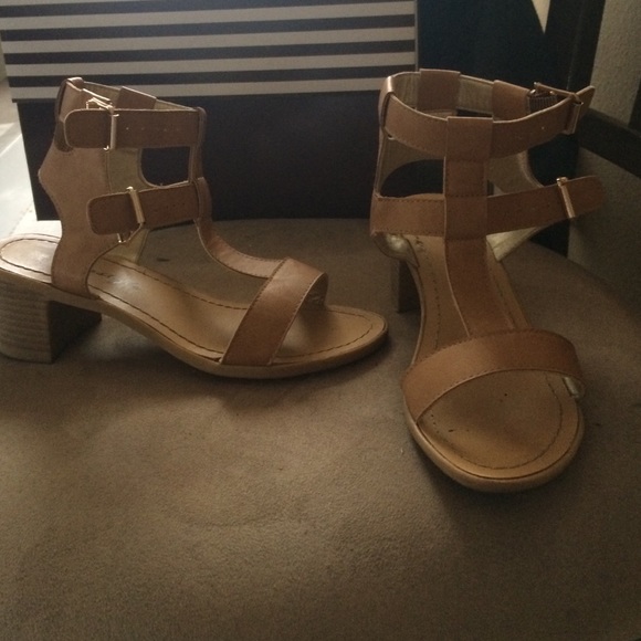 Beige/nude sandals