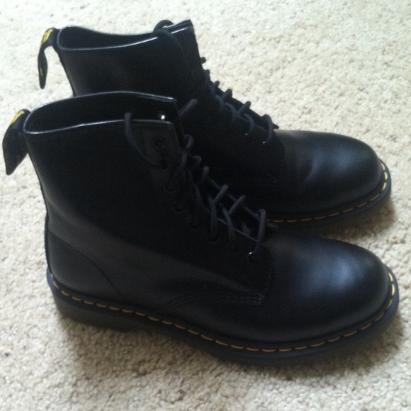 Dr. Martens 8 eye