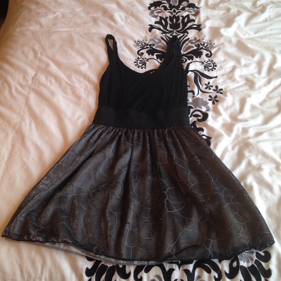 Black and silver dress by Marquis. Rarely worn. - Picture 1 of 3