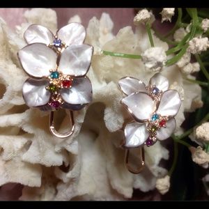 💜Beautiful New 18K Gold Earrings