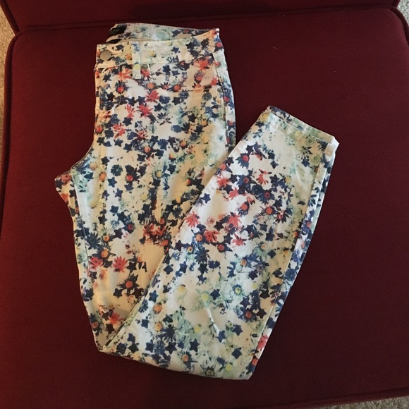 Skinny Bebe jeans size 27