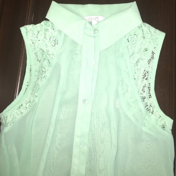 Shirt🍃 - Picture 1 of 2