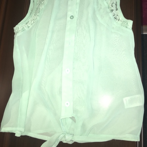 Shirt🍃 - Picture 2 of 2