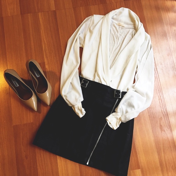 NWOT White scoop neck bodysuit - Picture 1 of 3