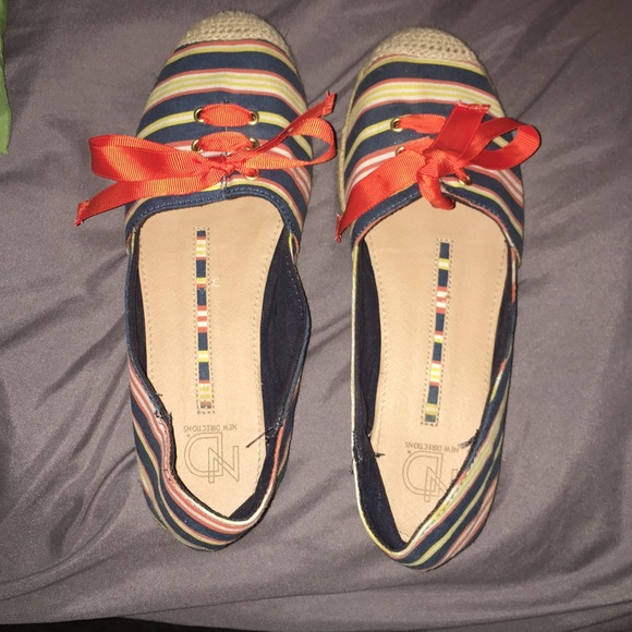 New Directions multicolored flats - Picture 1 of 4