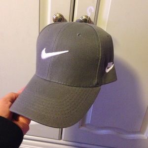 Dark Grey Nike hat- NEW❤️