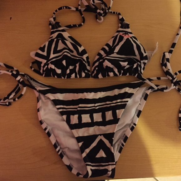 Black n white Roxy swimwear