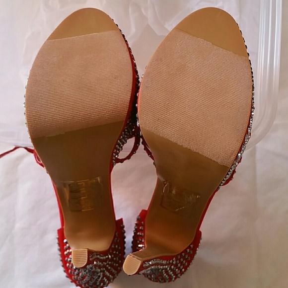 ????RED HOT HEELS ???? - Picture 2 of 3