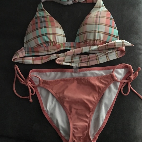 REDUCED!!!!! Beautiful VS baiting suit size small!
