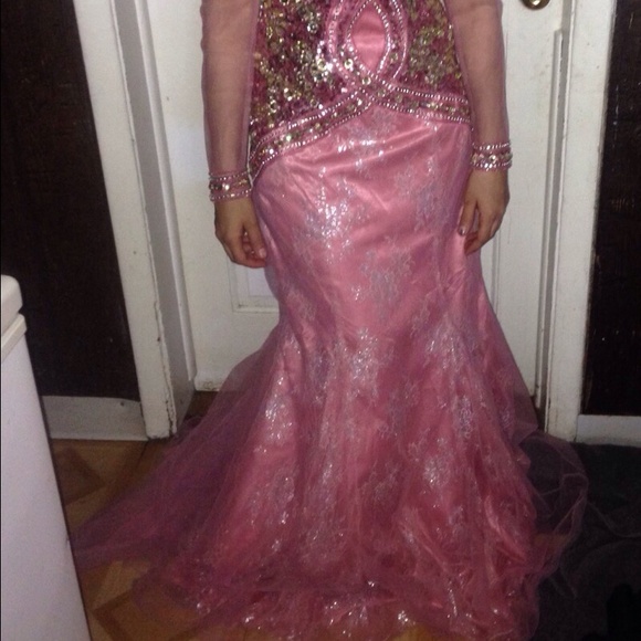 🌸 Mauve Pink Mermaid Ball Gown! 🌸 - Picture 3 of 4