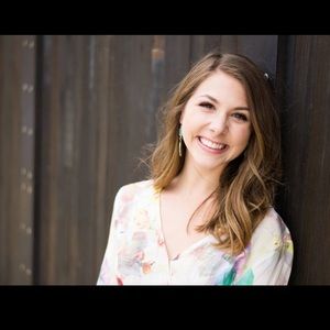 Meet your Posher, Julia