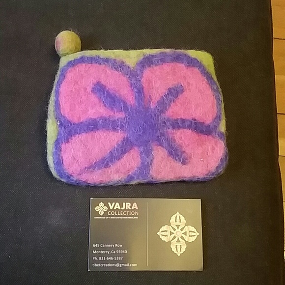 Handmade wool change purse - Picture 2 of 4